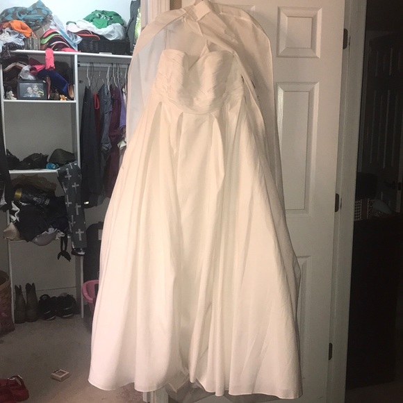 Wedding dress - Picture 3 of 3